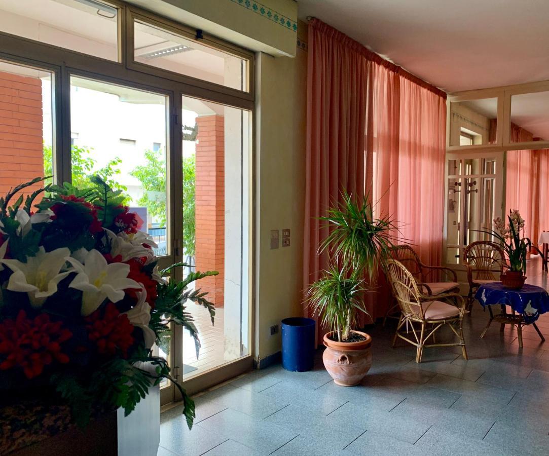 B&B Continentale Scalea Bagian luar foto
